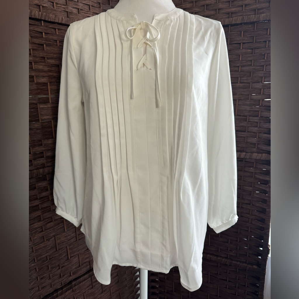 Bass Xs White Professional Loose Shirt. Size Xs